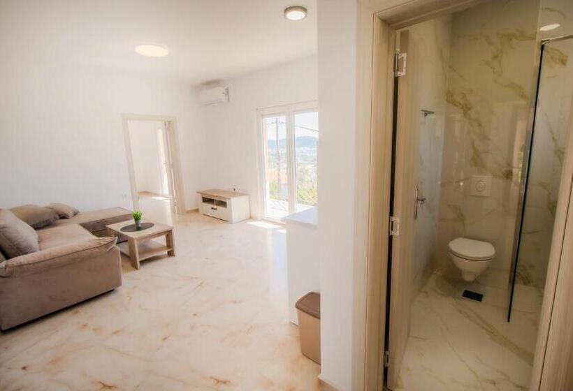 Deluxe Suite King Bed, Mira Sea View