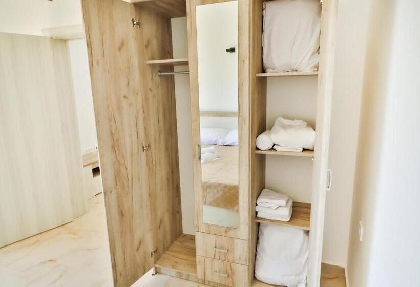 Deluxe Suite King Bed, Mira Sea View