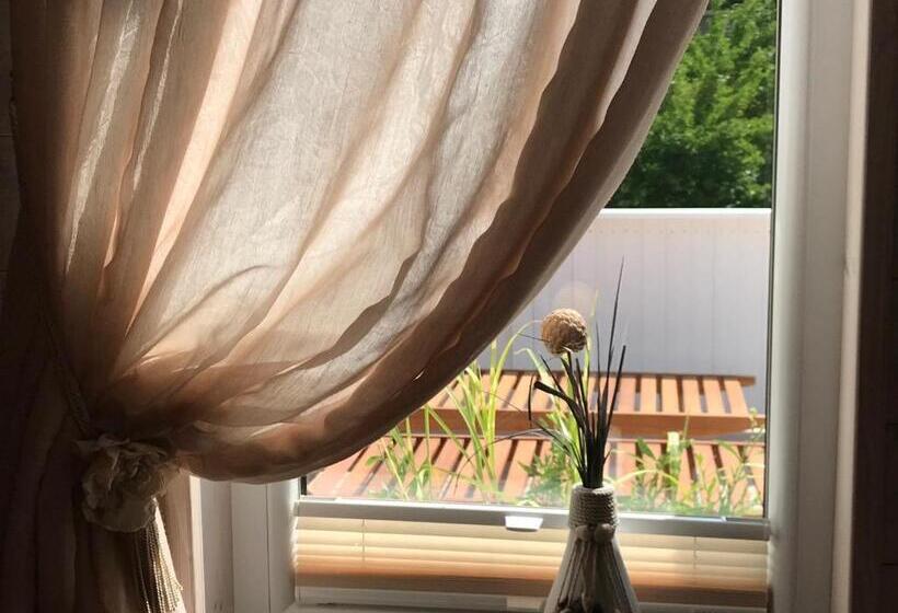 اتاق استاندارد با بالکن, Užupė