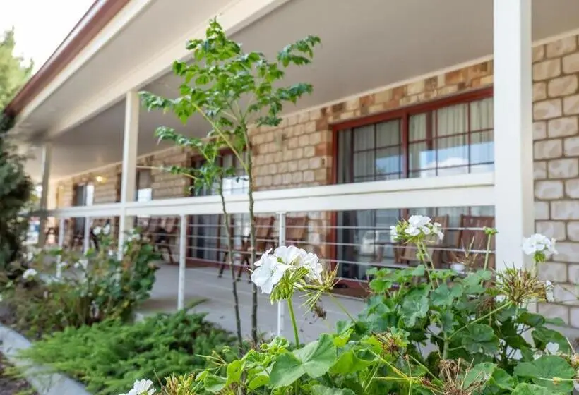 ファミリールーム, The Ballandean Pub & Motel