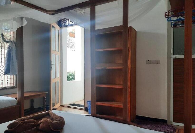 اتاق استاندارد سه نفره, Kajificheni House