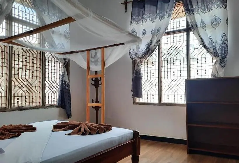 اتاق استاندارد, Kajificheni House