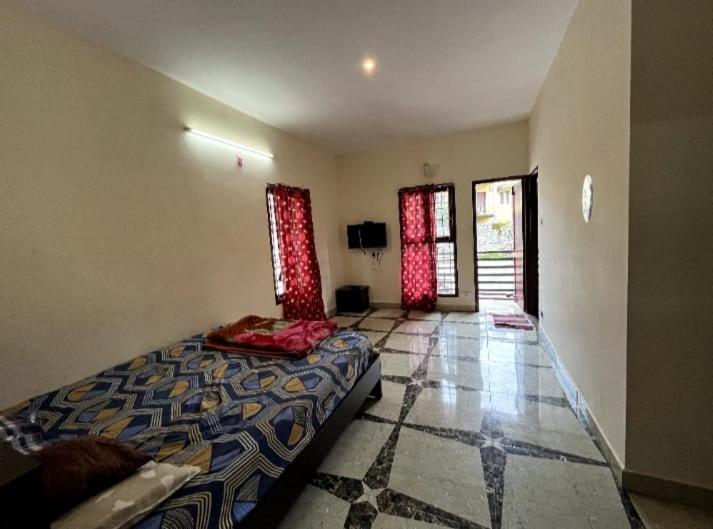Люкс, Kb House Kodaikanal