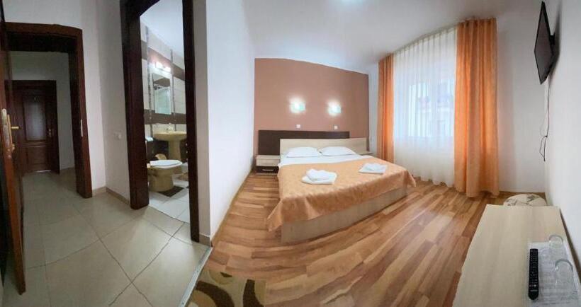 اتاق استاندارد سه نفره, Vila Roxana