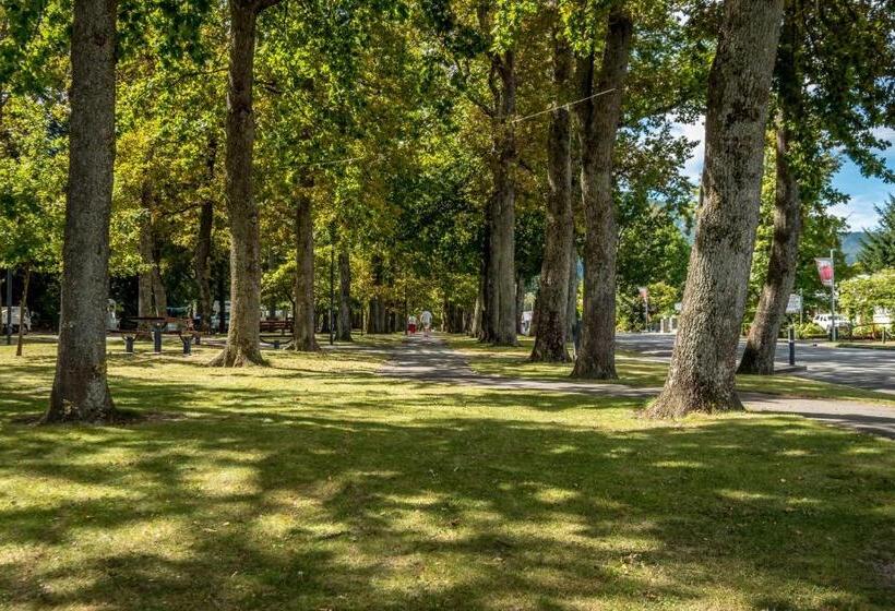 سرير فى غرفة مشتركه, Kakapo Lodge