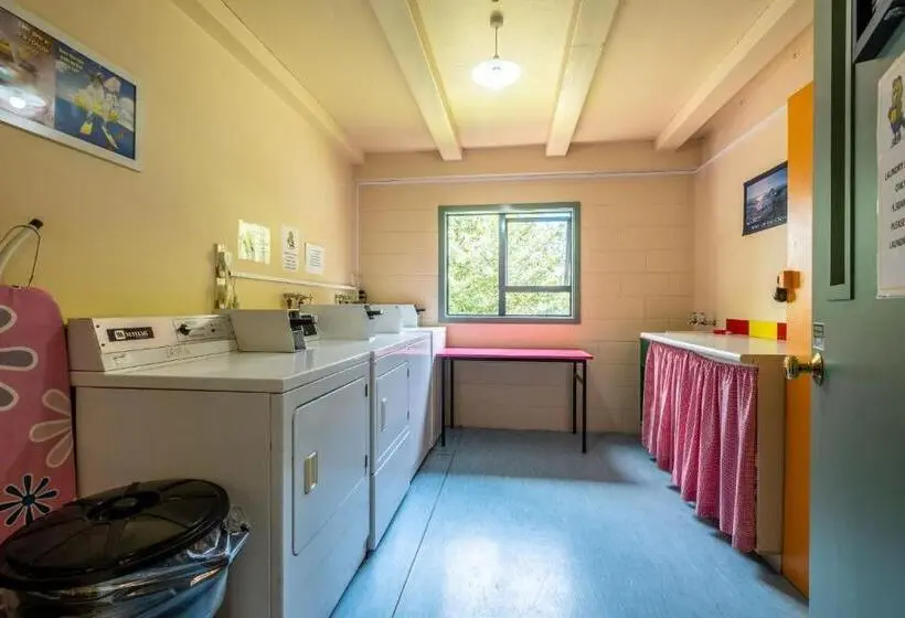 ルームシェアのワンベッド, Kakapo Lodge