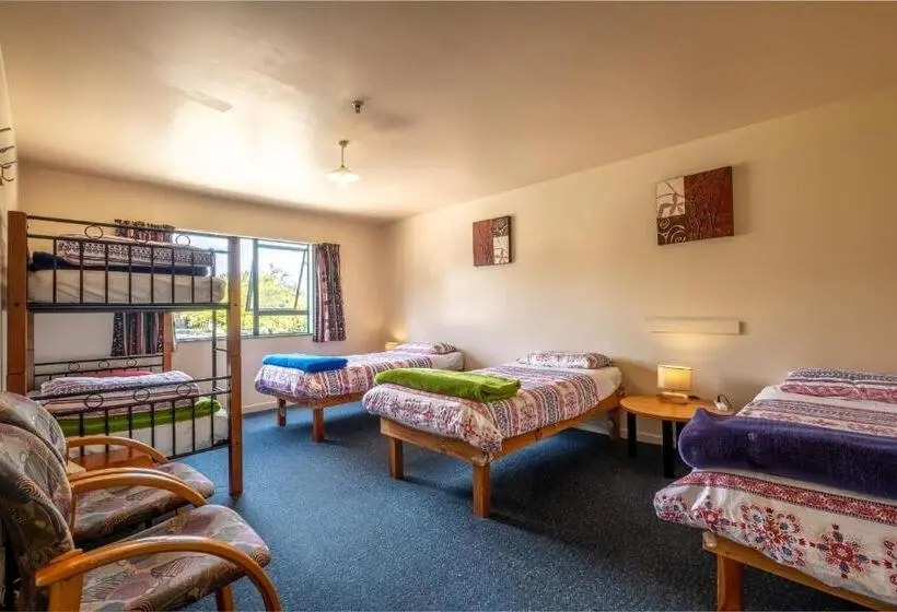 ルームシェアのワンベッド, Kakapo Lodge