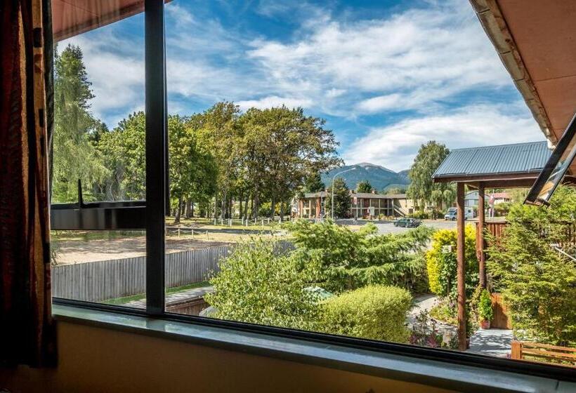 سرير فى غرفة مشتركه, Kakapo Lodge