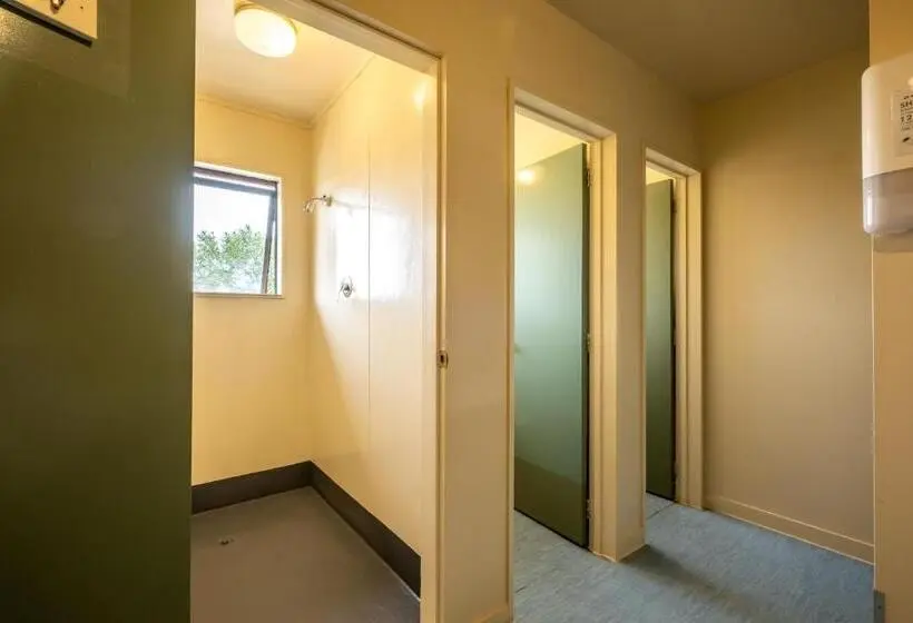 バス共有のスタンダードルーム, Kakapo Lodge