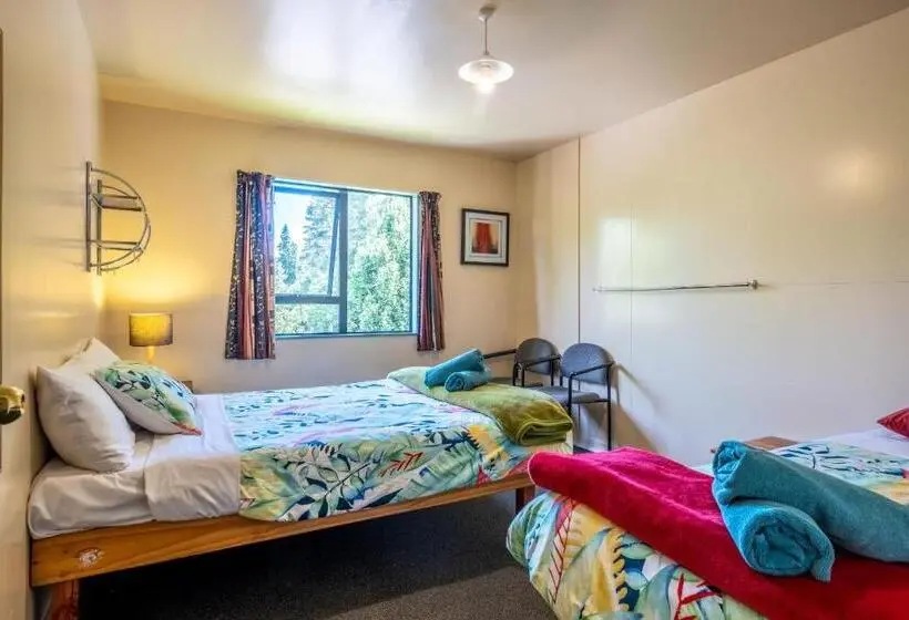 バス共有のスタンダードルーム, Kakapo Lodge