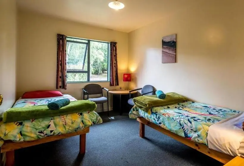 バス共有のスタンダードルーム, Kakapo Lodge