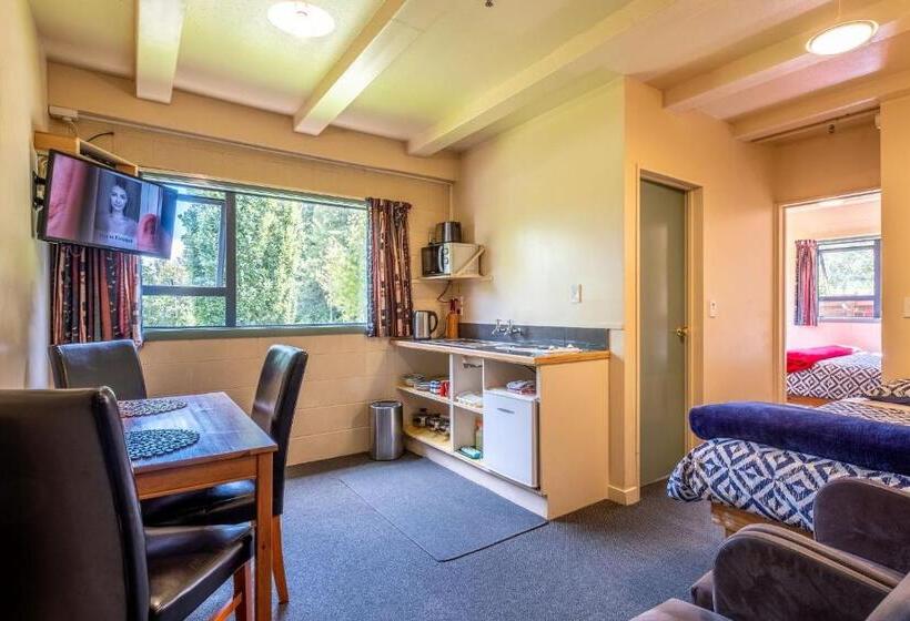 جناح, Kakapo Lodge