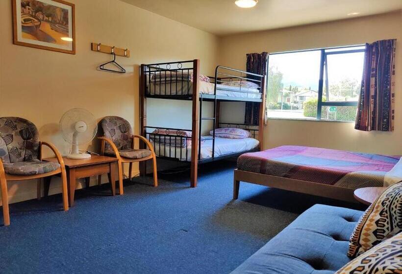 غرفة عائلية حمام مشترك, Kakapo Lodge