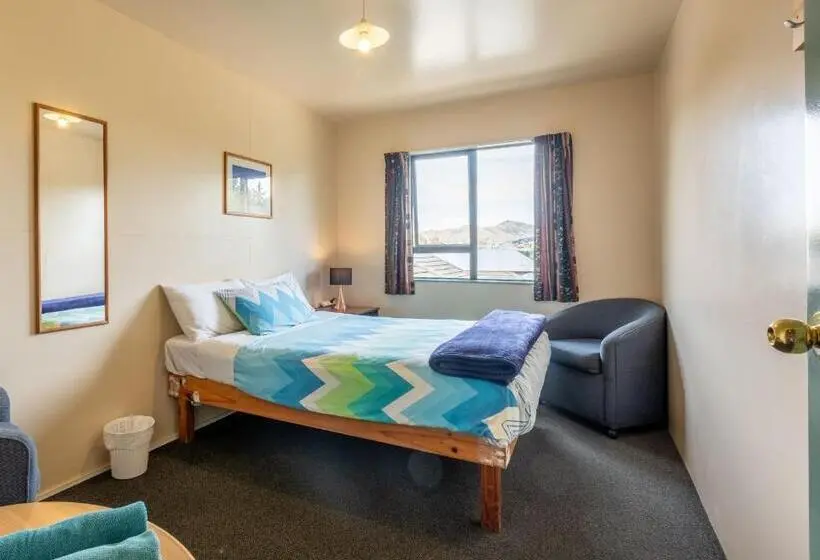 バス共有のスタンダードルーム, Kakapo Lodge