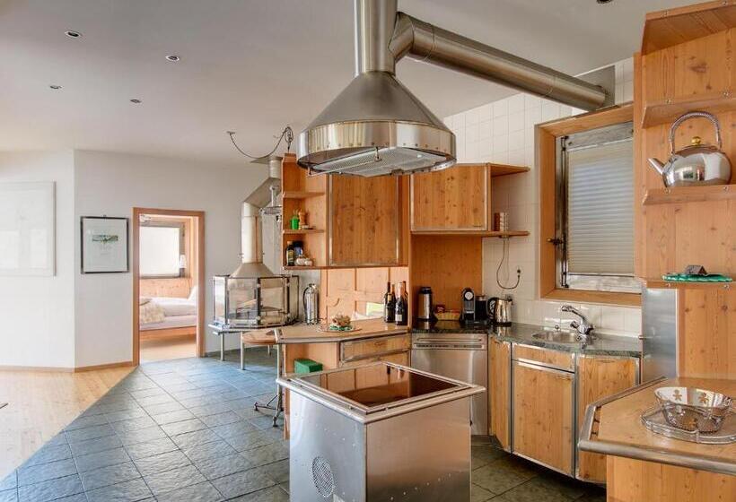 带花园景观及2个卧室的公寓, Backstage Hotel Serviced Apartments