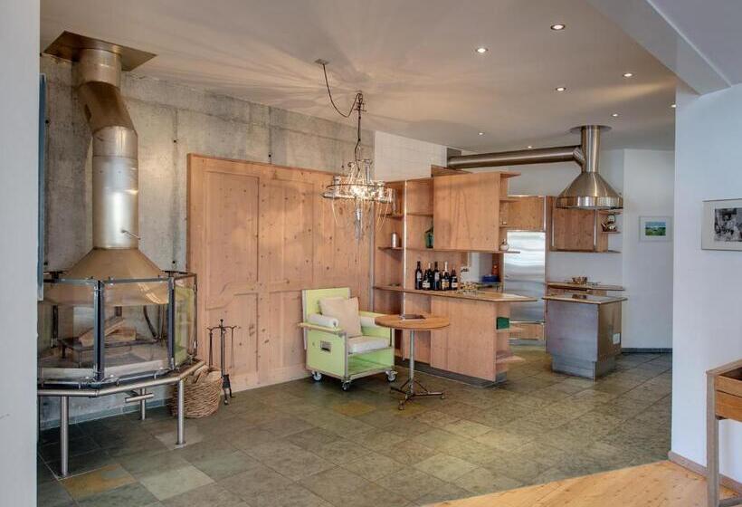 带花园景观及2个卧室的公寓, Backstage Hotel Serviced Apartments