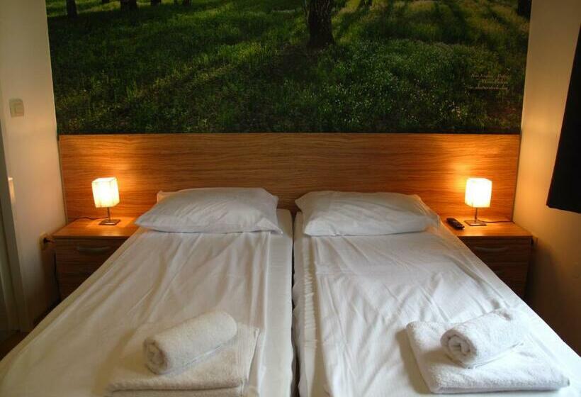 اتاق استاندارد, B&b By The Way