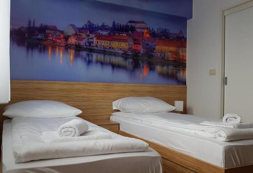 اتاق استاندارد, B&b By The Way