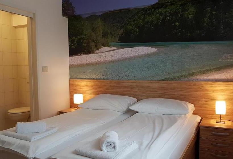 اتاق استاندارد, B&b By The Way