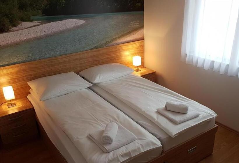 اتاق استاندارد, B&b By The Way