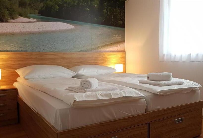 اتاق استاندارد, B&b By The Way