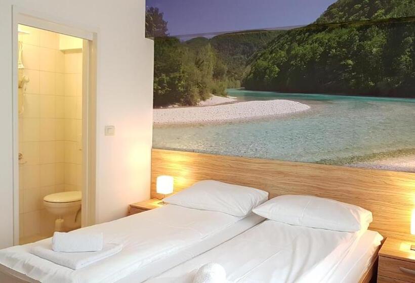 اتاق استاندارد, B&b By The Way