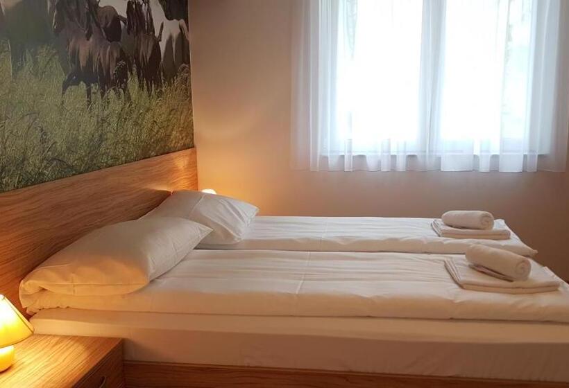 اتاق استاندارد, B&b By The Way