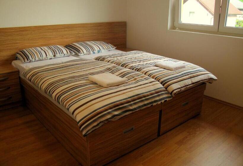 اتاق استاندارد, B&b By The Way