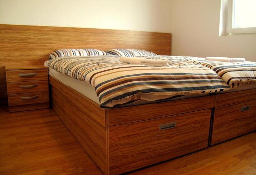 اتاق استاندارد, B&b By The Way