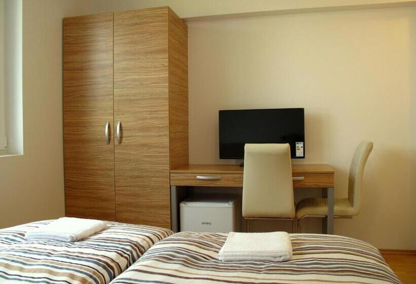 اتاق استاندارد, B&b By The Way