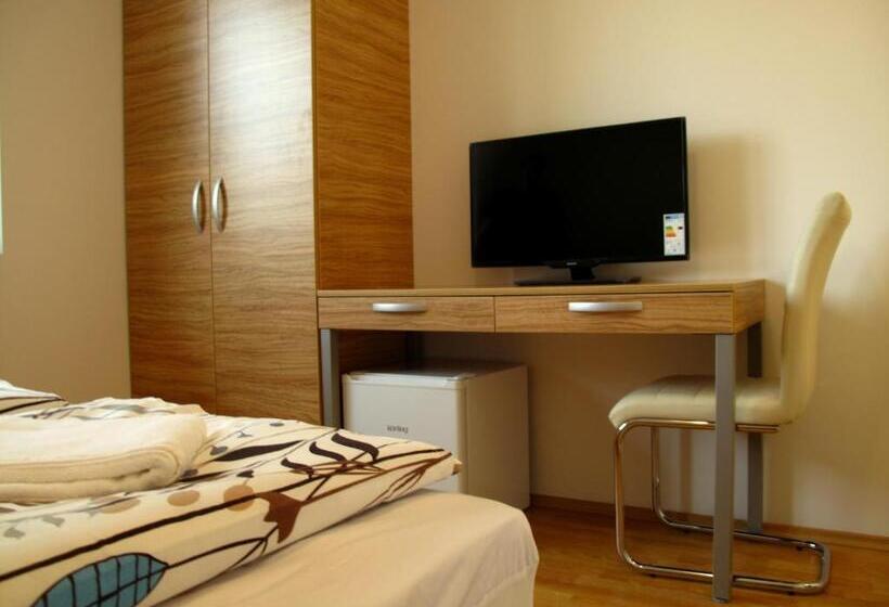 اتاق استاندارد, B&b By The Way