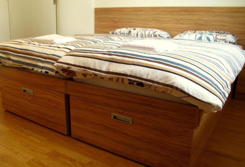 اتاق استاندارد, B&b By The Way