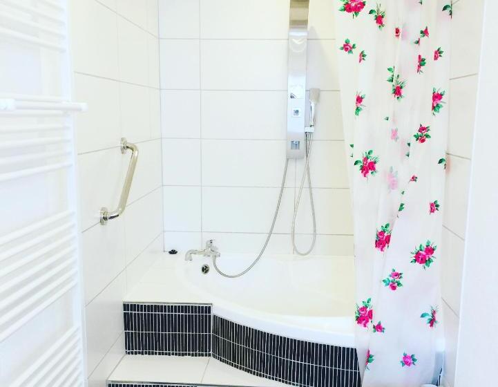 إستوديو قياسى, Bed And Breakfast 57