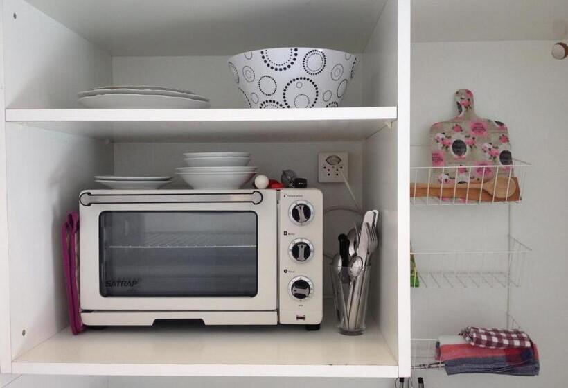 إستوديو قياسى, Bed And Breakfast 57