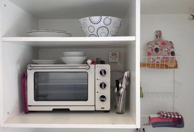 スタンダードスタジオ, Bed And Breakfast 57