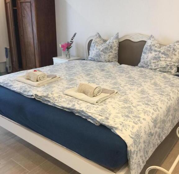 إستوديو قياسى, Bed And Breakfast 57