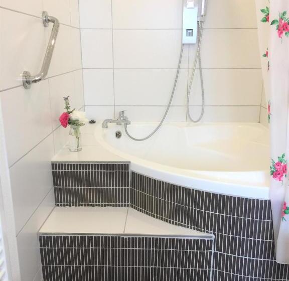 إستوديو قياسى, Bed And Breakfast 57