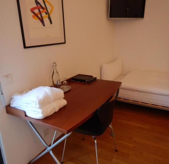 带花园景观的标准三人间, Albergo Ristorante Centovalli