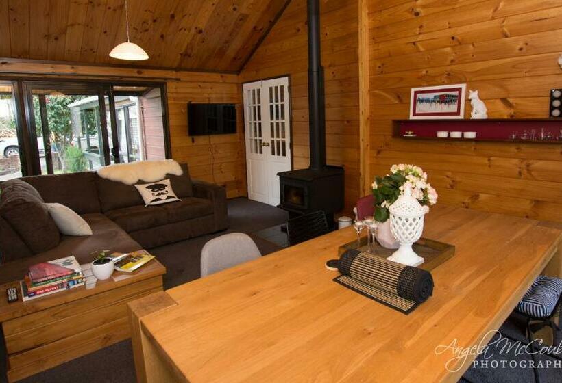 침실 1개 아파트, Frankie & Hugh's