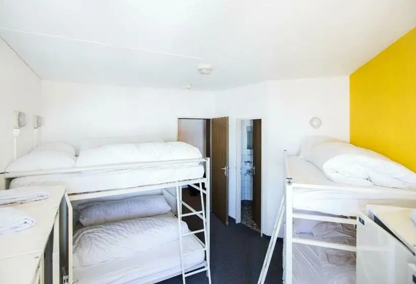 Habitació Quàdruple Estàndard Bany Compartit, Galaaxy Mountain Hostel