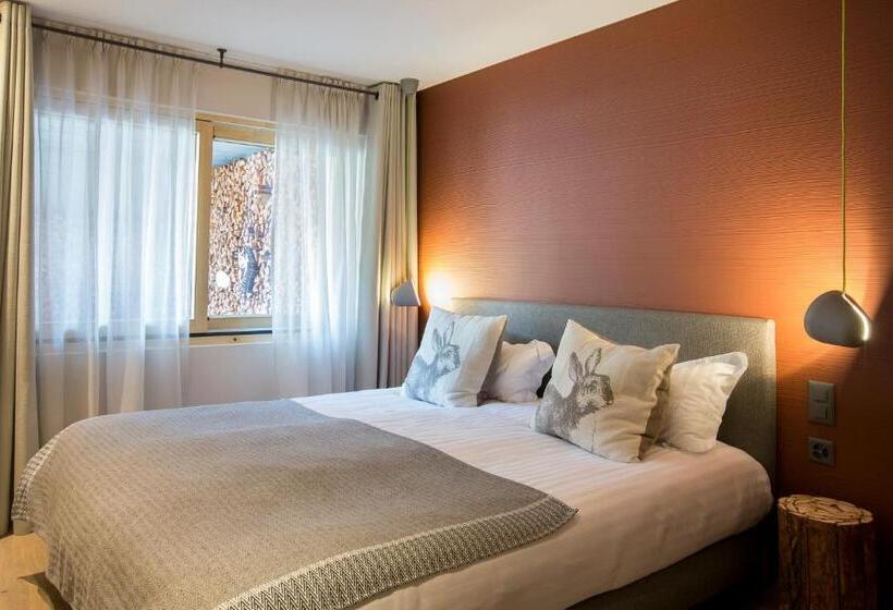 اتاق اکونومی, A Larze