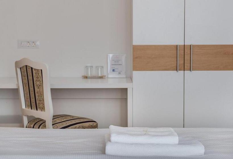 اتاق سوپریور, Dvorec