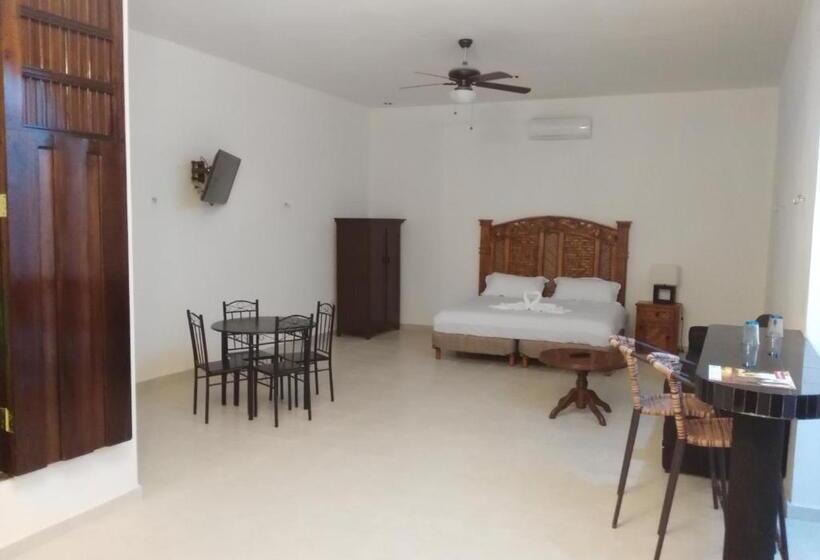 جناح جونيور, Hacienda Margot