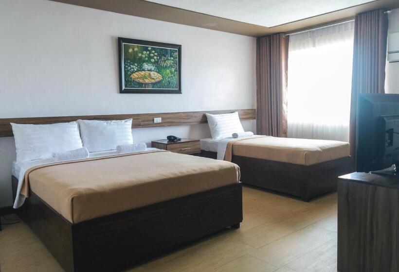 חדר סופריור לשלושה, Leope