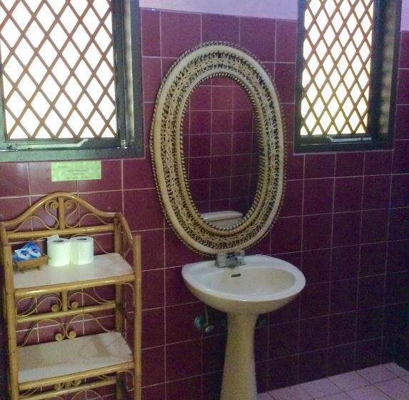 بانگلوی استاندارد, Ravenala Beach Bungalows