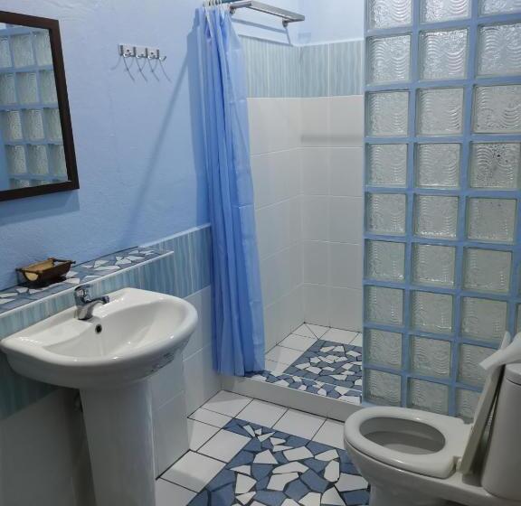 بانگلوی استاندارد, Ravenala Beach Bungalows