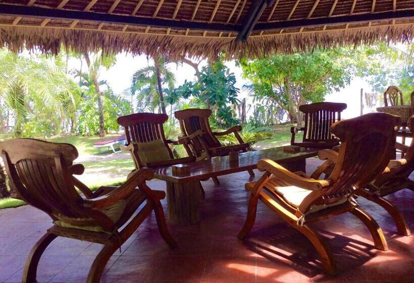 بانگلوی استاندارد, Ravenala Beach Bungalows