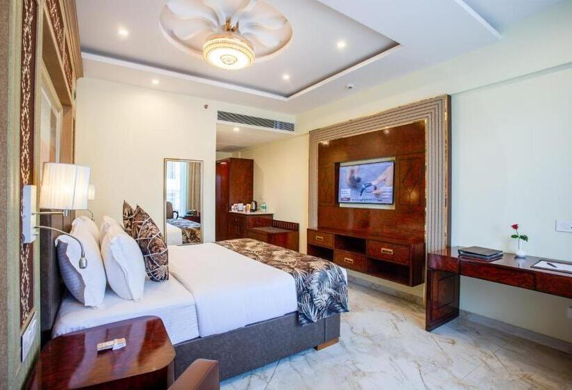 اتاق لوکس با بالکن, The Avenue Grand