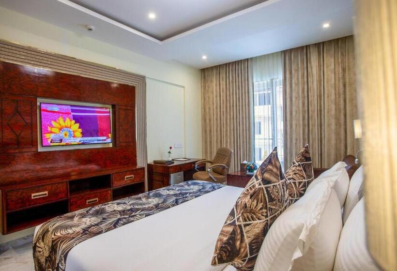 اتاق لوکس با بالکن, The Avenue Grand