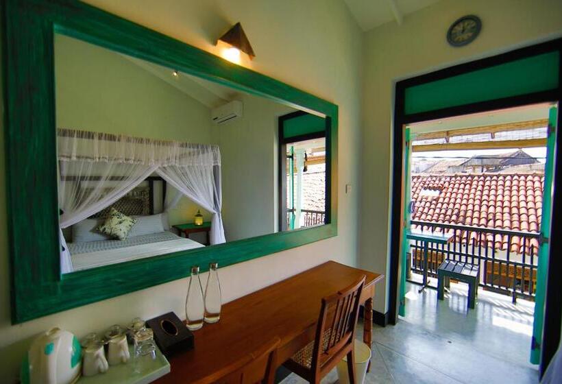 디럭스 룸, Parawa House